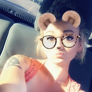 Meet your Posher, Angela